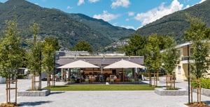 Piazza und Bistro-Dachterrasse