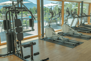 Schwimmbad und Wellness-/Fitnessraum